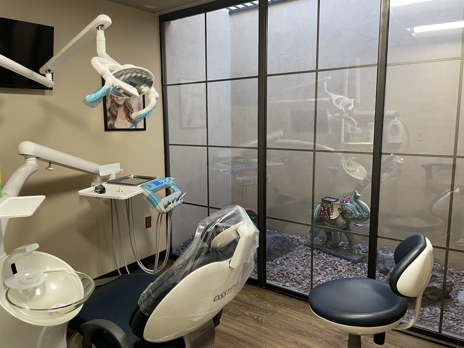 Radiant Smiles Phoenix office